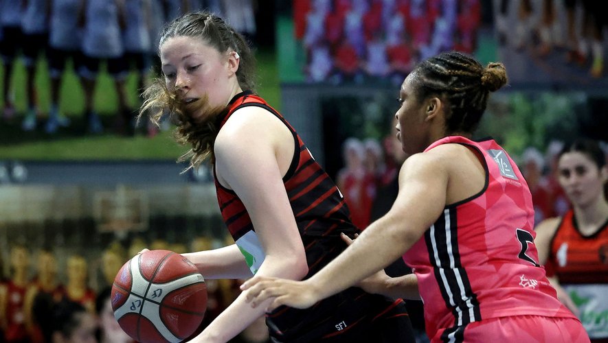 VALENTINE CHAPUIS DDM / BASKET BALL FEMININ SAISON 2024 2025 / CHAMPIONNAT DE NATIONALE FEMININE 3 /
 LES JOUEUSES DE TOULOUSE METROPOLE ( MAILLOT ROSE ) ONT JOUE ET GAGNE CONTRE CUGNAUX AU CREPS SALLE RENE LAVERGNE /
SCORE 73 A 45